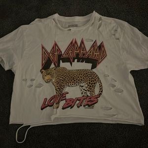 Def leopard cropped ripped tee